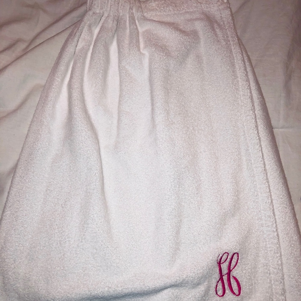 Monogram H bath wrap towel